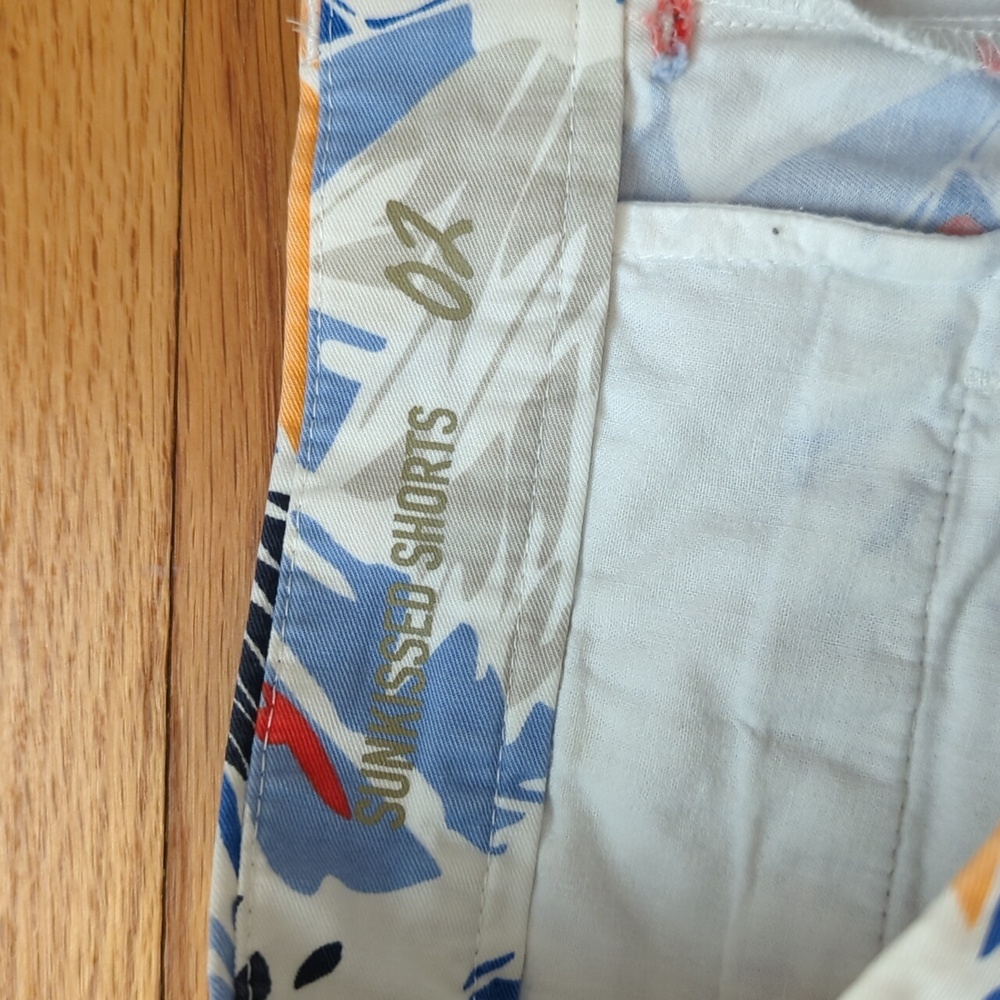 Gap printed leaves khaki shorts size 2 - Picture 6 of 8